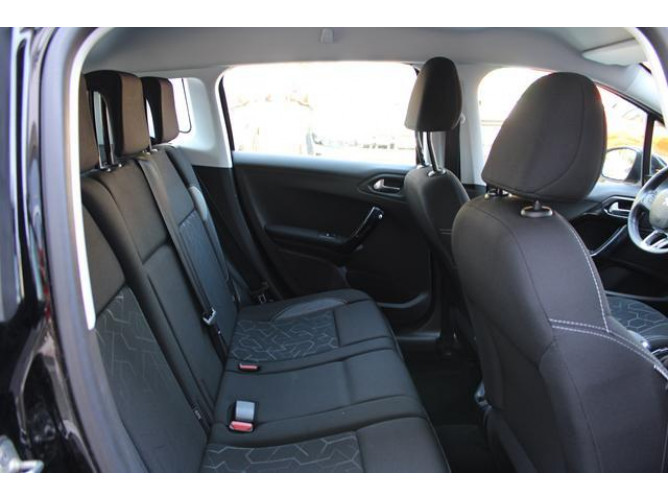 Peugeot 2008 1.2 PURETECH ACTIVE 
