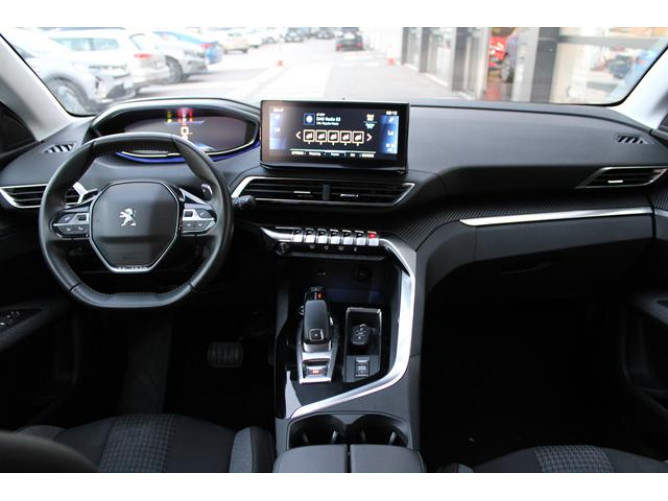 PEUGEOT 3008 1.5 HDI AUT 