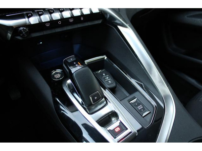 PEUGEOT 3008 1.5 HDI AUT 