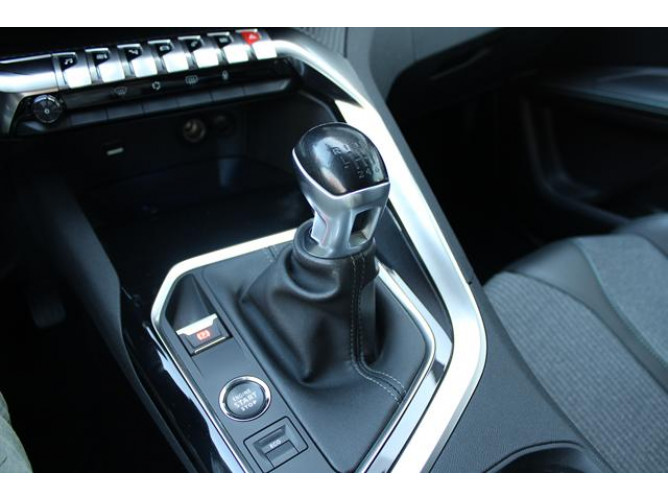 Peugeot 3008 1.2 PURETECH 