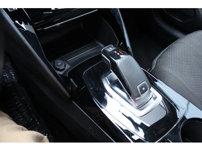 Peugeot 208 1.2 GT LINE AUT 