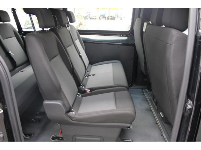 Opel Vivaro 2.0 L 180 A 8 