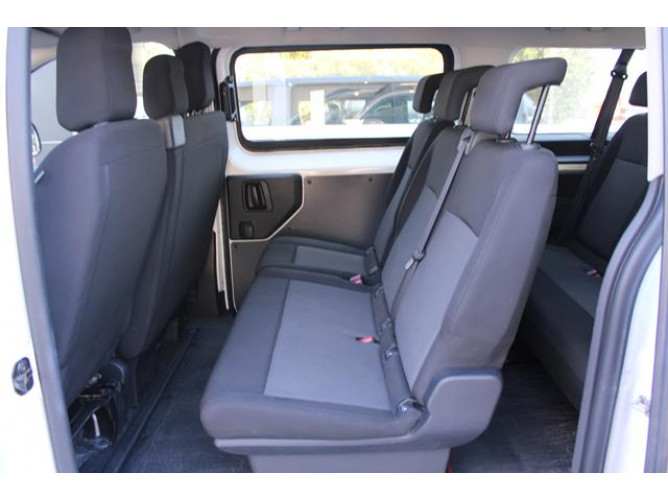 Opel Vivaro 2.0 L 180 A 8 
