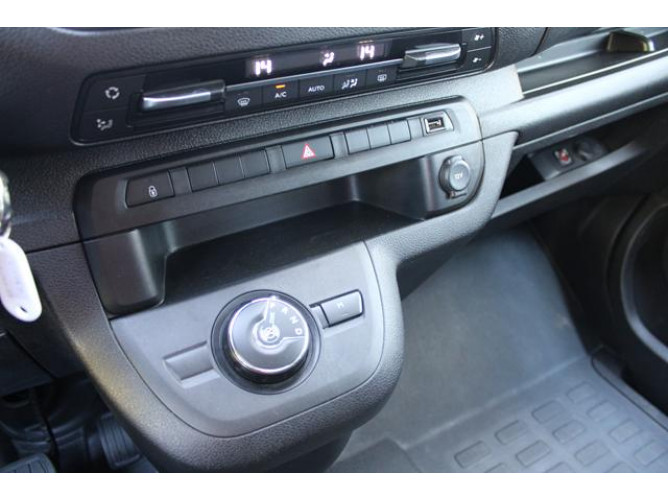 Opel Vivaro 2.0 L 180 A 8 