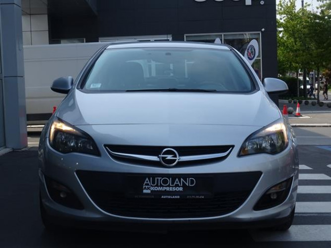 Opel Astra J 1.6 Enjoy 