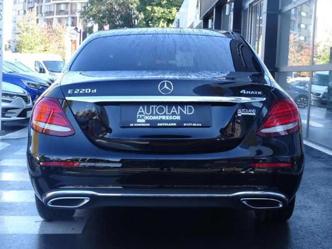 Mercedes Benz E 220 D 4MATIC 