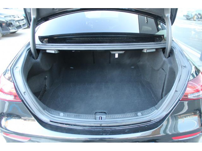 Mercedes Benz E 220 Hybrid 4 MATIC 