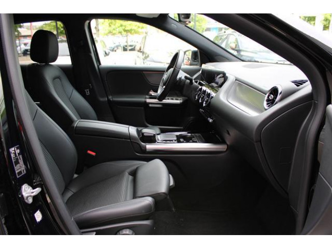 Mercedes Benz GLA 200 1.3 AUT 