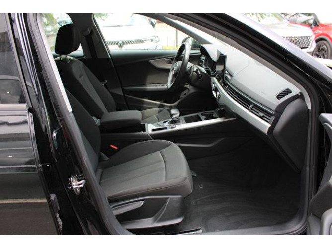 Audi A4 35 TFSI Hybrid 