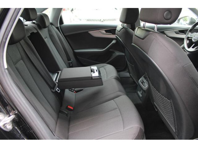 Audi A4 35 TFSI Hybrid 