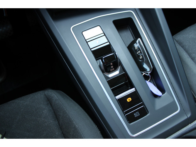 Volkswagen Golf 8 2.0 TDI DSG Life 