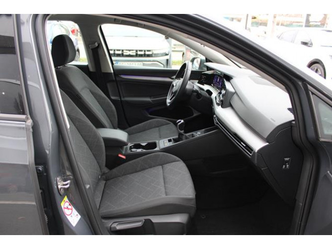 Volkswagen Golf 8 1.0 TSI Life 