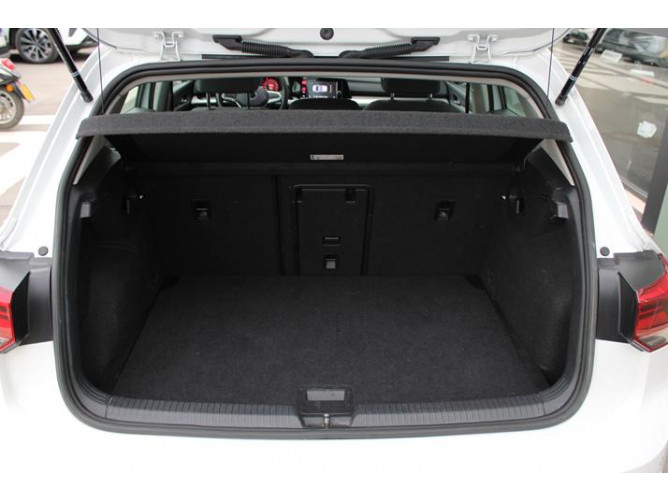Volkswagen Golf 8 1.0 TSI Life 