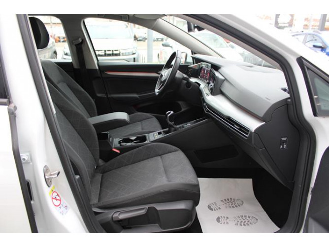 Volkswagen Golf 8 1.0 TSI Life 