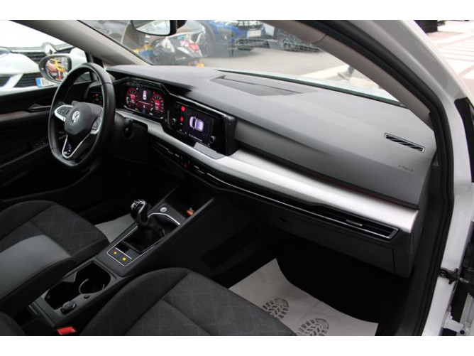 Volkswagen Golf 8 1.0 TSI Life 