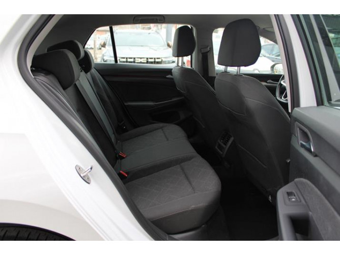 Volkswagen Golf 8 1.0 TSI Life 