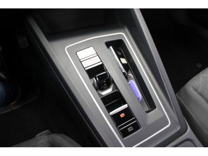 Volkswagen Golf 8 2.0 TDI DSG Life 