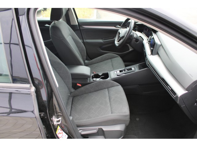 Volkswagen Golf 8 2.0 TDI DSG Life 