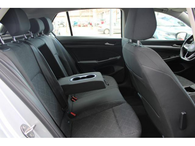 Volkswagen Golf 8 2.0 TDI Life 