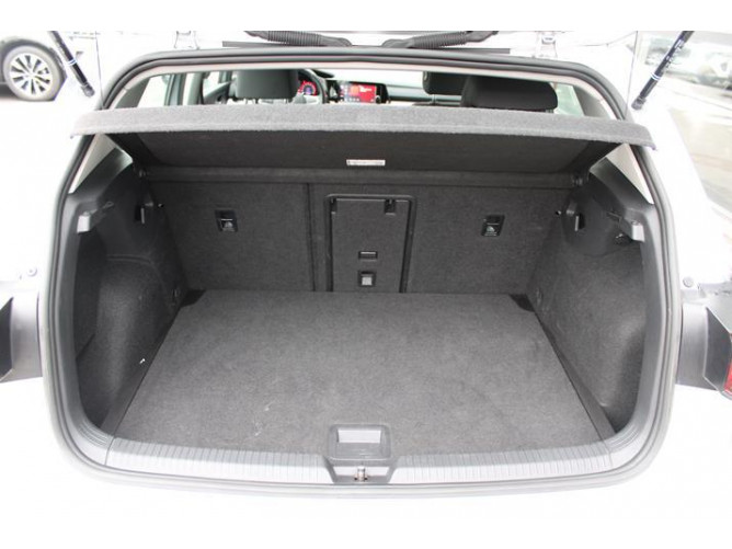 Volkswagen Golf 8 1.0 TSI Life 
