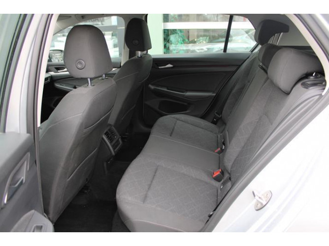 Volkswagen Golf 8 1.0 TSI Life 