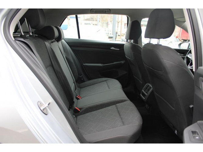 Volkswagen Golf 8 1.0 TSI Life 