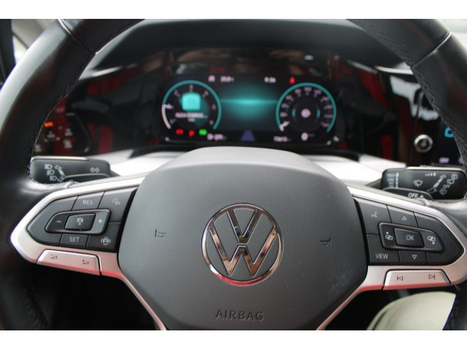Volkswagen Golf 8 2.0 TDI DSG Life 