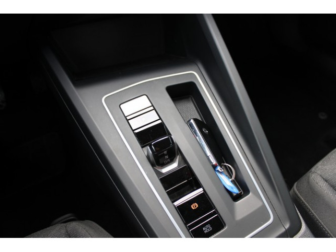 Volkswagen Golf 8 2.0 TDI DSG Life 
