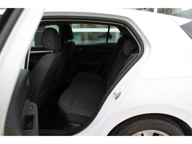 Volkswagen Golf 8 1.0 TSI Life 