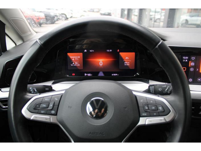 Volkswagen Golf 8 1.0 TSI Life 