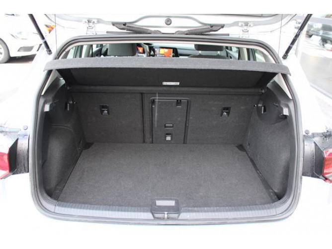 Volkswagen Golf 8 1.0 TSI Life 