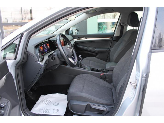 Volkswagen Golf 8 1.0 TSI Life 