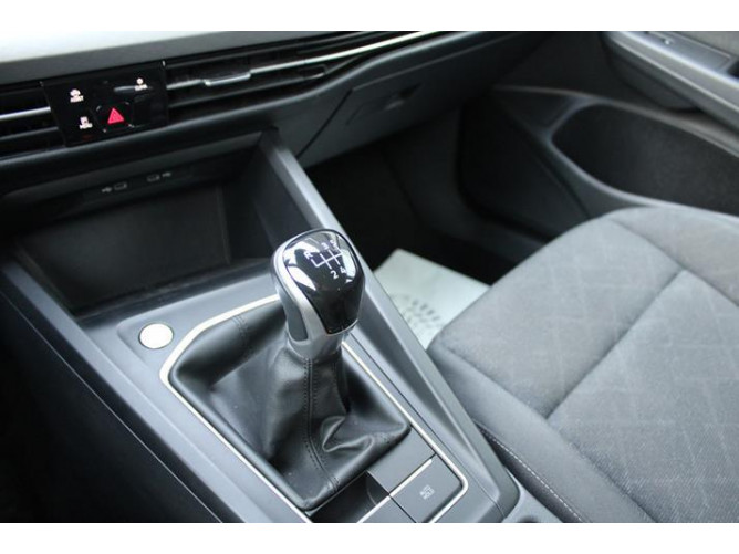 Volkswagen Golf 8 1.0 TSI Life 