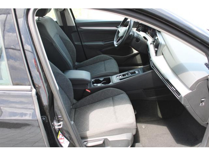 Volkswagen Golf 8 2.0 TDI DSG Life 