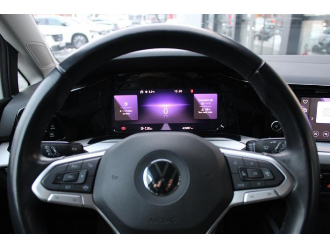 Volkswagen Golf 8 1.0 TSI Life 