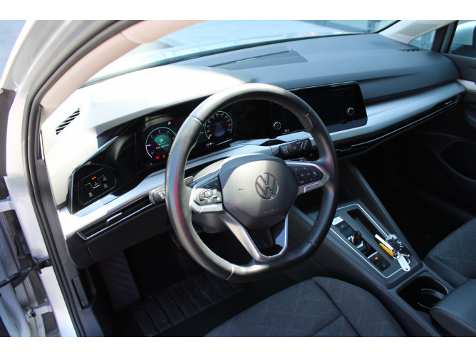 Volkswagen Golf 8 2.0 TDI DSG Life 
