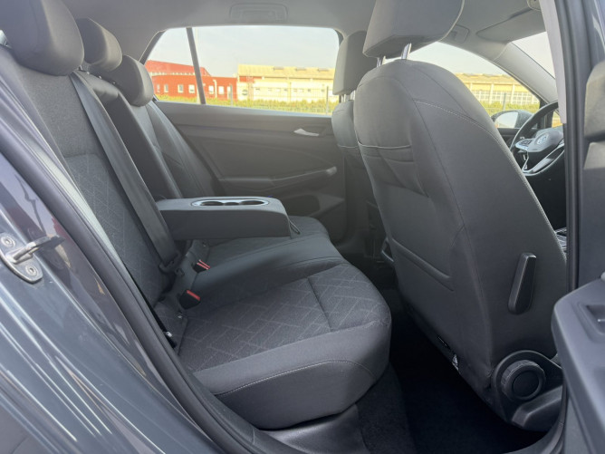 Volkswagen Golf 8 1.0 TSI LIFE 