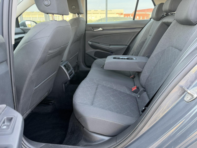 Volkswagen Golf 8 1.0 TSI LIFE 