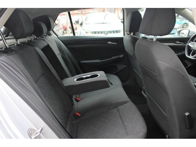 Volkswagen Golf 8 1.0 TSI Life 