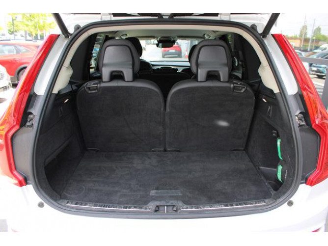 Volvo XC90 2.0 B5 MOMENTUM PRO 