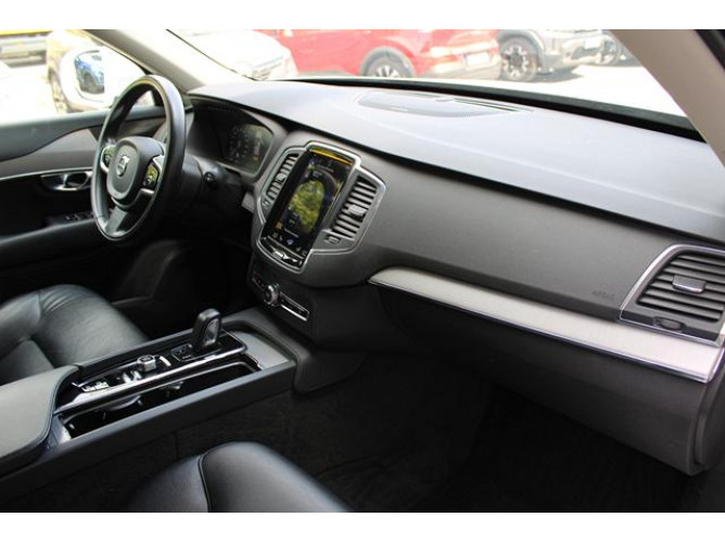 Volvo XC90 2.0 B5 MOMENTUM PRO 