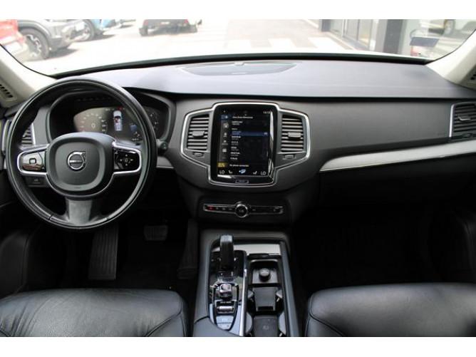 Volvo XC90 2.0 B5 MOMENTUM PRO 