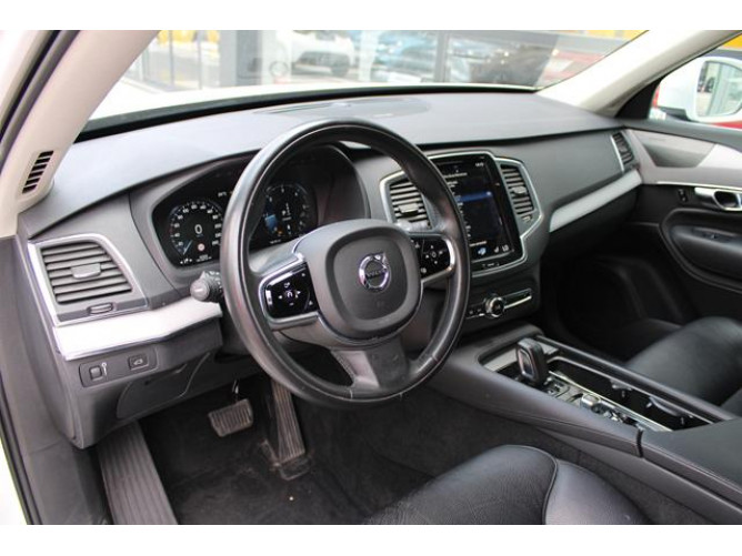 Volvo XC90 2.0 B5 MOMENTUM PRO 