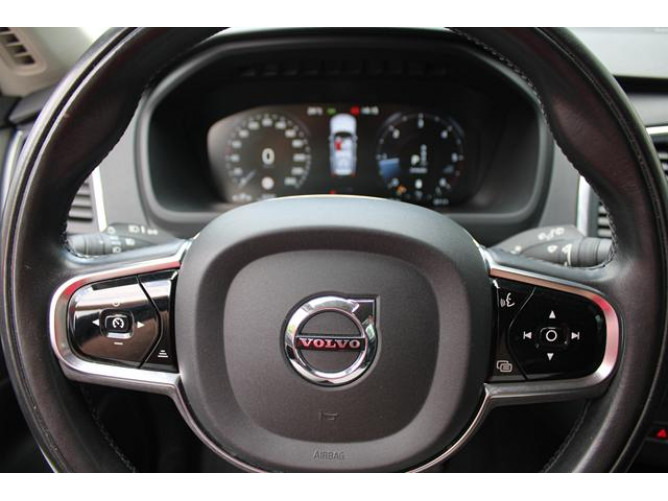 Volvo XC90 2.0 B5 MOMENTUM PRO 