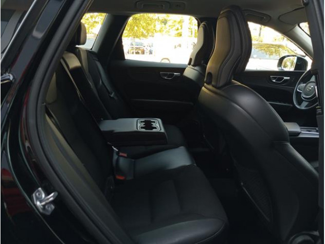 Volvo XC60 2.0 4D AWD 