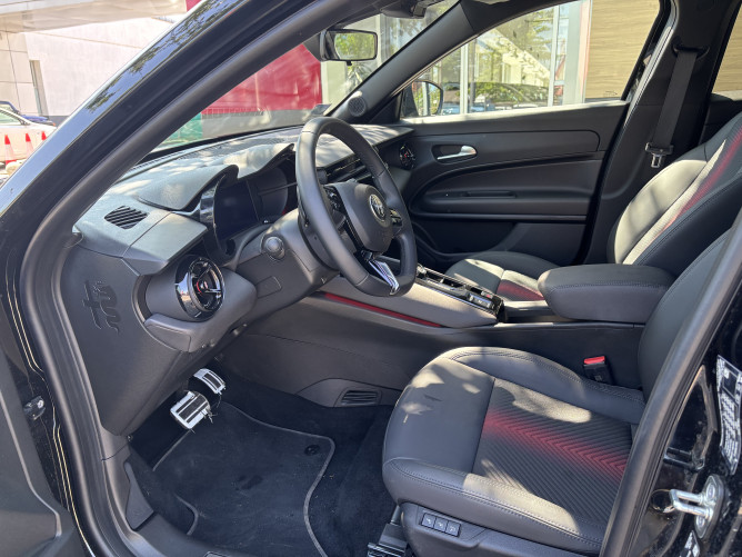 Alfa Romeo Junior 1.2 136ks MHEV DCT6 SPECIALE DEMO 