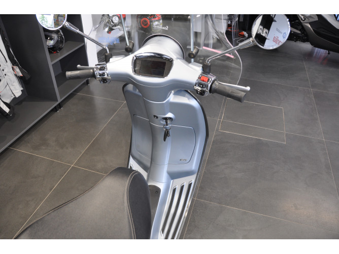 Vespa Primavera 125 