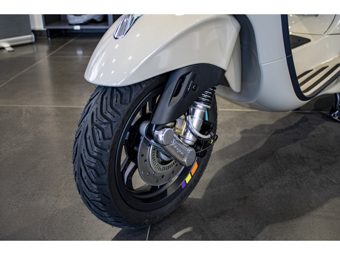 Vespa primavera 125 