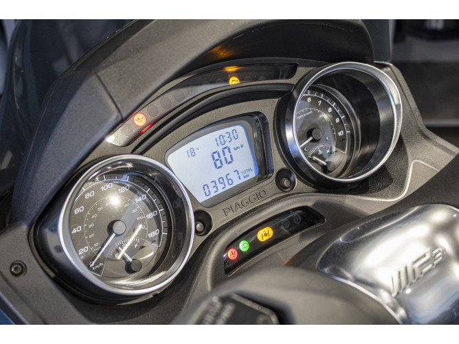 Piaggio MP3 300 Sport 