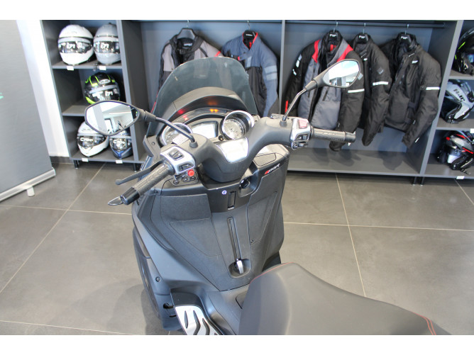 Piaggio MP3 300 Sport 